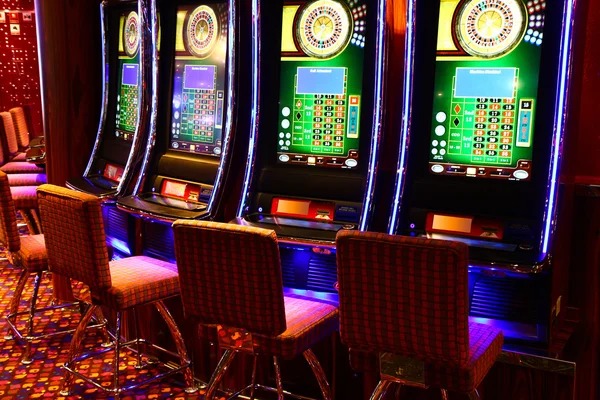 Free Bet Blackjack strategy decisions and card play